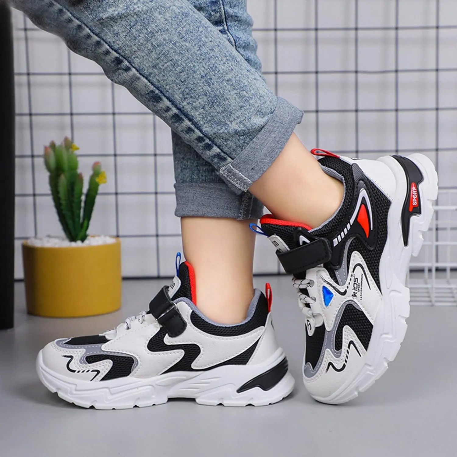Boys Girls Sneakers, Kids Tennis Shoes for Walking/Running Lightweight Breathable Gym Shoes Light up Shoes for Big Kids