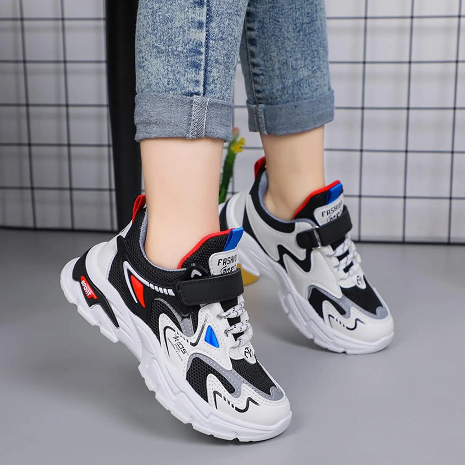 Boys Girls Sneakers, Kids Tennis Shoes for Walking/Running Lightweight Breathable Gym Shoes Light up Shoes for Big Kids